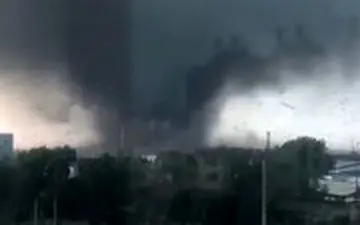 گردباد عظیم چین که ۶ کشته و ۱۹۰ مصدوم داشت