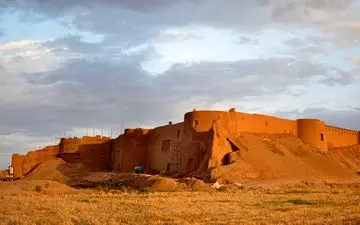 شهر بلقیس اسفراین، میراث تاریخی خشتی و گلی