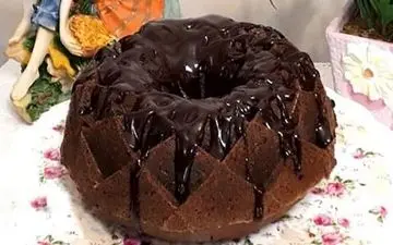 طرز تهیه کیک شکلاتی کلاسیک ساده و خوشمزه/ بیا تا بهت بگم با شکلات و خامه چکار کنی!