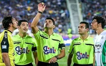 
بنیادی‌فر داور بازی استقلال، اکبریان داور دیدار پرسپولیس