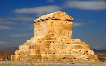 اطلاعیه‌ای جعلی درباره تعطیلی آرامگاه کوروش