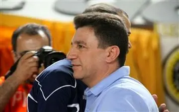 دست خالی ژنرال از نیمکت