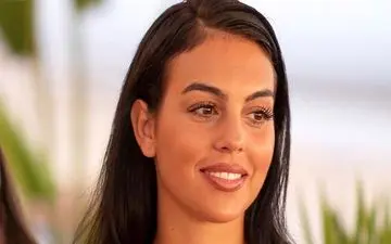  فخرفروشی جورجینا به زبان عربی: چشم حسودها کور!