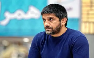 عکس لو رفته از علیرضا دبیر در کنار خواننده زن لس آنجلسی ! / آقای دبیر شما هم بلههههه ؟!!