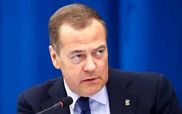 واکنش طعنه‌آمیز مدودف به قرار بازداشت پوتین