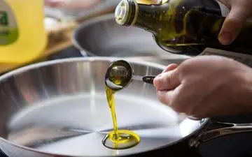 فواید و کاربردهای روغن زیتون و روغن هسته انگور 