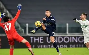 یوونتوس با گلزنی رونالدو از سد ساسولوی ۱۰ نفره گذشت 