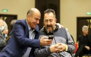 جشن استقلالی‌ها با عینک و گیتار باید به بازیکنان پرسپولیس تلنگر زده باشد!/ خوشحالی زیاد رقیب به دلیل حسرت 10 ساله بود!