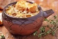 طرز تهیه سوپ پیاز فرانسوی رستورانی: راز یک طعم مجلسی و بی‌نظیر (مرحله به مرحله)