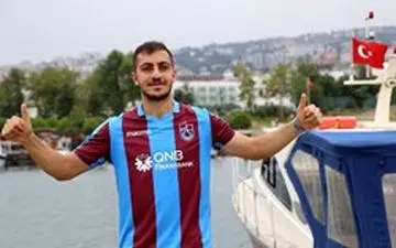 قرارداد انتقال قطعی سید مجید حسینی به امضا رسید