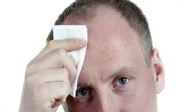 کمبود این ویتامین در بدن باعث تعریق شدید می‌شود