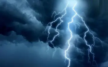 برخورد همزمان صاعقه به 6 زن رشتی
