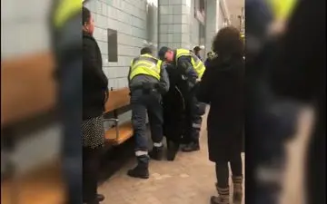 رفتار وحشیانه پلیس مترو با زن باردار! +فیلم 