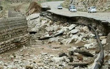 راه ارتباطی پلدختر همچنان قطع است