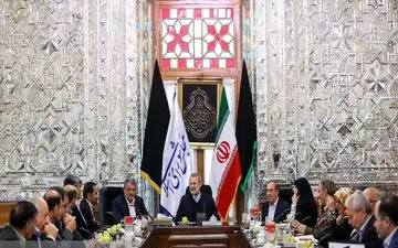 دیدار اعضای شورای شهر تهران با رئیس مجلس/ تأکید لاریجانی بر لزوم رفع مشکل ترافیک و آلودگی