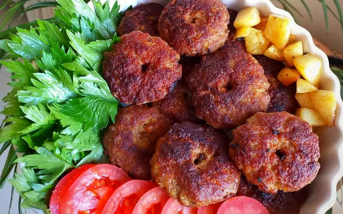 طرز تهیه کتلت سیب‌ زمینی با ادویه‌های خاص؛ یک غذای اقتصادی و خوشمزه