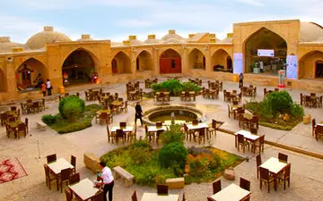 مسابقات کشتی پهلوانی در کاروانسرای شاه عباسی + فیلم