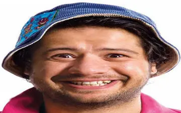  تیپ عجیب "علی صادقی" در خارج از کشور/عکس