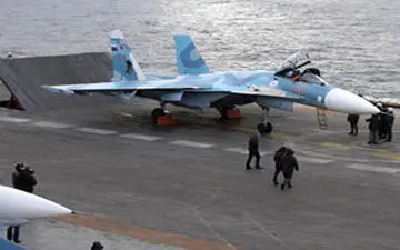 لحظه تیک آف جنگنده روسی از روی ناو هواپیمابر + فیلم