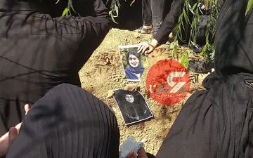 خاکسپاری مهشاد کریمی و ریحانه یاسینی / اشک و آه در بهشت زهرا (س) + فیلم و عکس