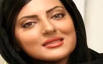 سلفی خوابیده هلیا امامی در کنار آرامگاه پدرش در بهشت زهرا