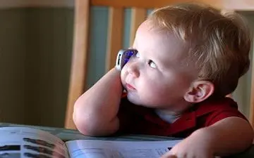 تلفن همراه چه تاثیری بر مغز کودکان می گذارد؟ + فیلم