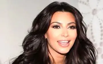 سلفی جالب کیم کارداشیان در تخت خواب