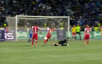 واکنش دیدنی بیرانوند در تک به تک با قایدی + ویدئو