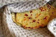 طرز تهیه نان سیب‌ زمینی سنتی؛ غذای خوشمزه و ساده با تابه