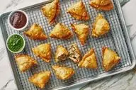 طرز تهیه سمبوسه هندی تند با ادویه‌های اصیل و خمیر دست‌ساز