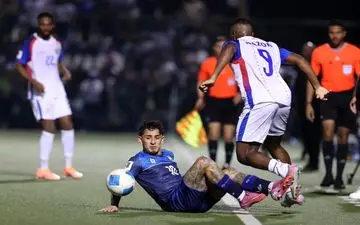 نمایش عجیب نازون در استقلال و ملی تکرار شد!