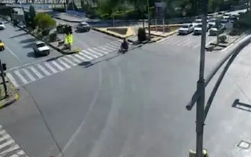 عبور پیکان از چراغ قرمز حادثه‌ساز شد