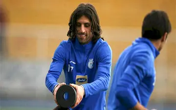 پاسخِ دندان‌شکن ستارۀ آبی‌ها به باشگاهِ استقلال + عکس