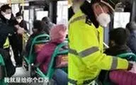 واکنش عجیب زن چینی به درخواست پلیس برای زدن ماسک! 