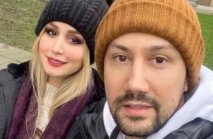 نگاهی به آشپزخانه شیک سیاه‌وسفید خانه شاهرخ استخری + فیلم