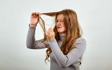 ۷ علامت هشدار دهنده‌ای که نشان می‌دهد موهای شما نیاز به مراقبت دارند
