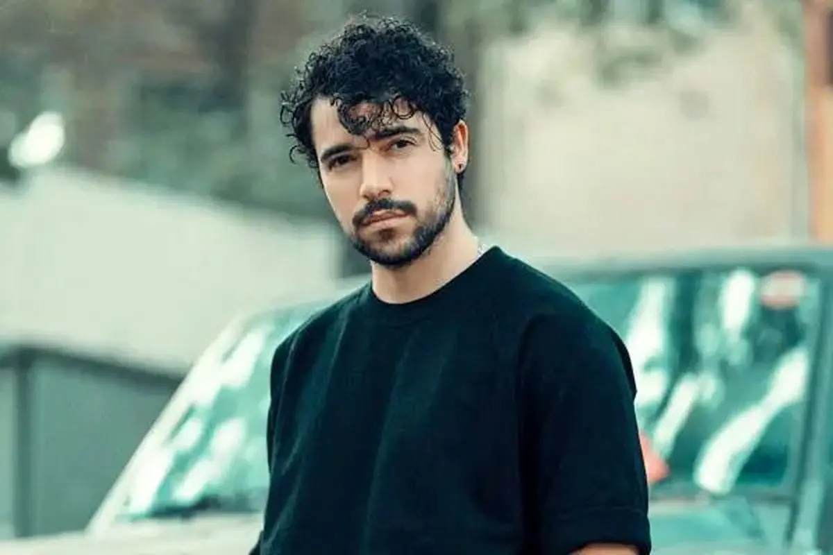 شروین حاجی‌پور؛ خادم یا خائن؟ او کدام سو می‌ایستد؟