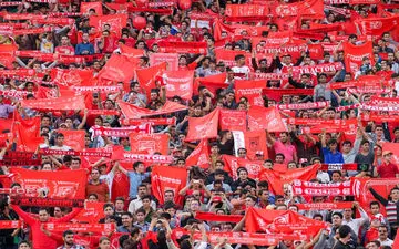 ورزشگاه تبریز پر شد/ تشویق شدید جان توشاک