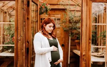 رنگ کردن مو در دوران بارداری؛ نکات ایمنی و خطرات احتمالی