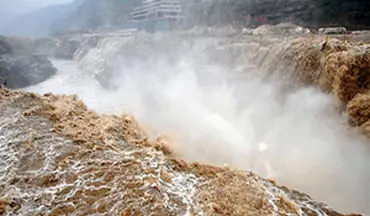 
طغیان وحشتناک آب در رودخانه ای در چین + فیلم