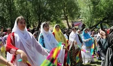  شور و نشاط «ورزش در آبادی» در چغاخور؛ پیاده‌روی 2500 نفری برگزار شد