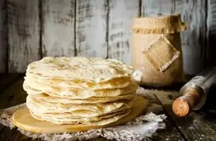 نان داغ و خوشمزه در خانه: پخت آسان و سریع نان در دیگ به روش کدبانوی اوکراینی | فیلم