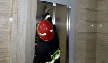 حبس ۳۰۱ شهروند مشهدی در آسانسور به دلیل قطع برق