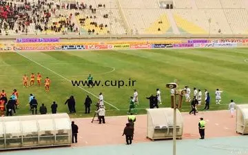 داور رای خود را عوض کرد،جیمی جامپ به داخل زمین رفت