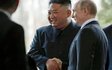 لحظه تاریخی ملاقات اون و پوتین در روسیه