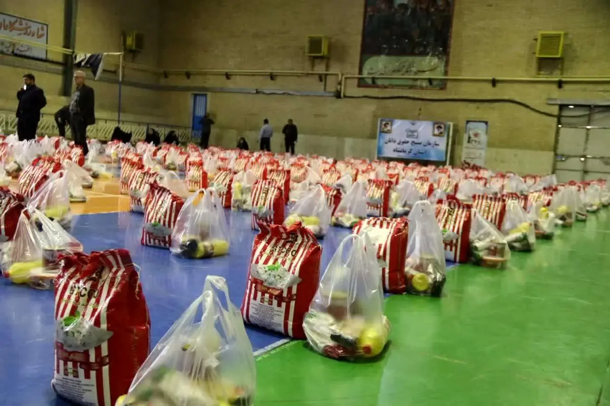  برگزاری رزمایش کمک مومنانه و اهدا ۱۴۰۲ بسته معیشتی به نیازمندان استان کرمانشاه
