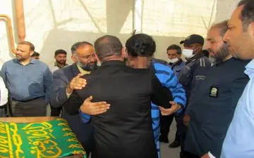 آزادی در سایه کرامت رضوی؛ زندانی محکوم به قصاص پس از ۱۵ سال رهایی یافت

