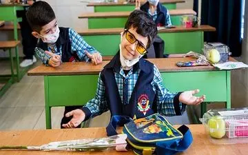 دانش‌آموزان در مدارس همچنان ماسک بزنند