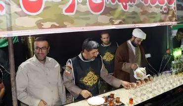 تیپ ۱۸۱ زرهی ارتش به زائران اربعین در مرز خسروی خدمت رسانی می کند