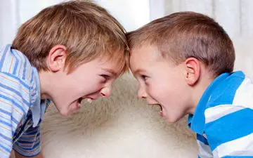 
کودکم بی طاقت است؛ چه کنم؟